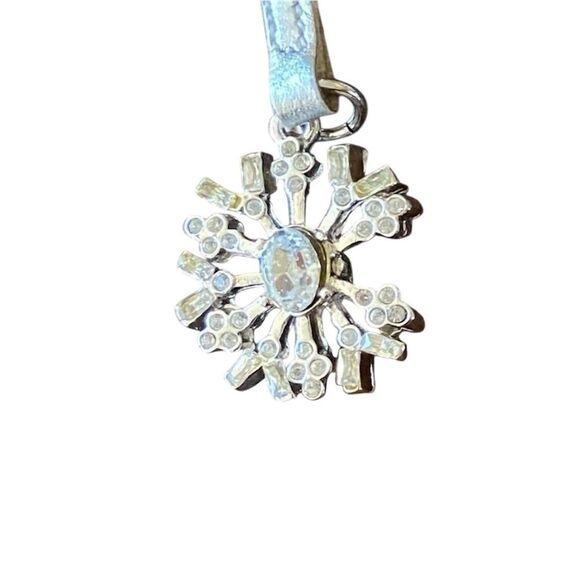 St. John ivory/pale gray/silver strappy sandal w/rhinestones. Made in Italy. Siz - Picture 11 of 13